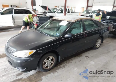 2004 Toyota Camry Le z USA, uszkodzony, nr VIN 4T1BE32K14U323400